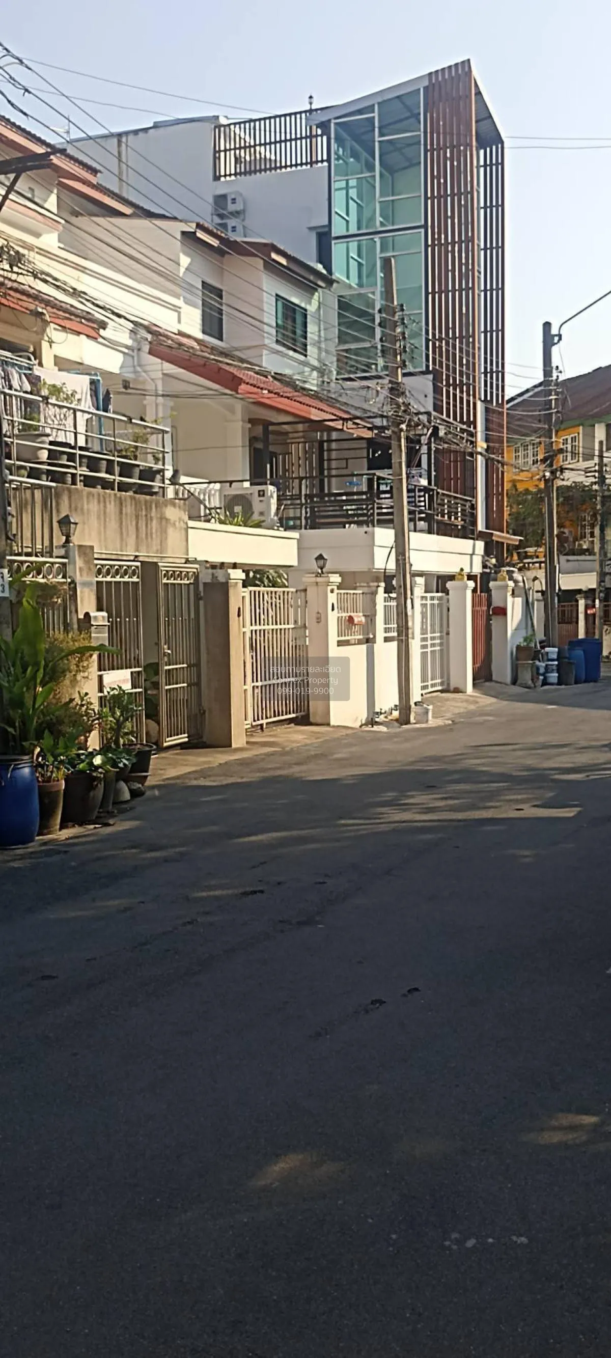 ขายทาวน์โฮม 3 ชั้น พื้นที่ 23 ตร.ว ซอยลาดพร้าว 128/1 บางกะปิ กรุง 2