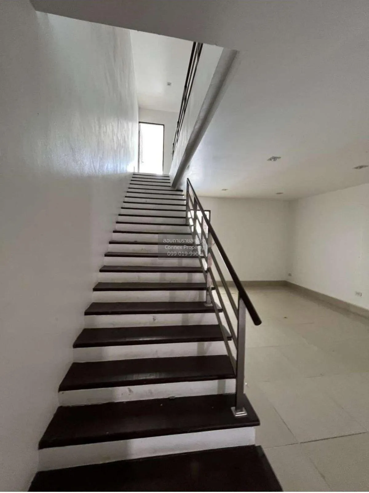 For Sale 3 - storey commercial building usable area 142.19 square