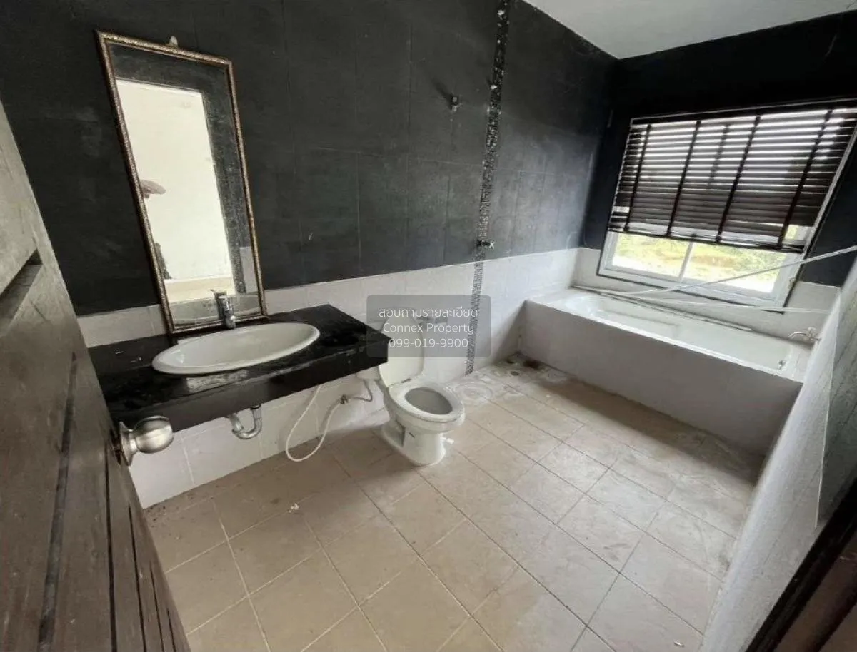 For Sale 3 - storey commercial building usable area 142.19 square