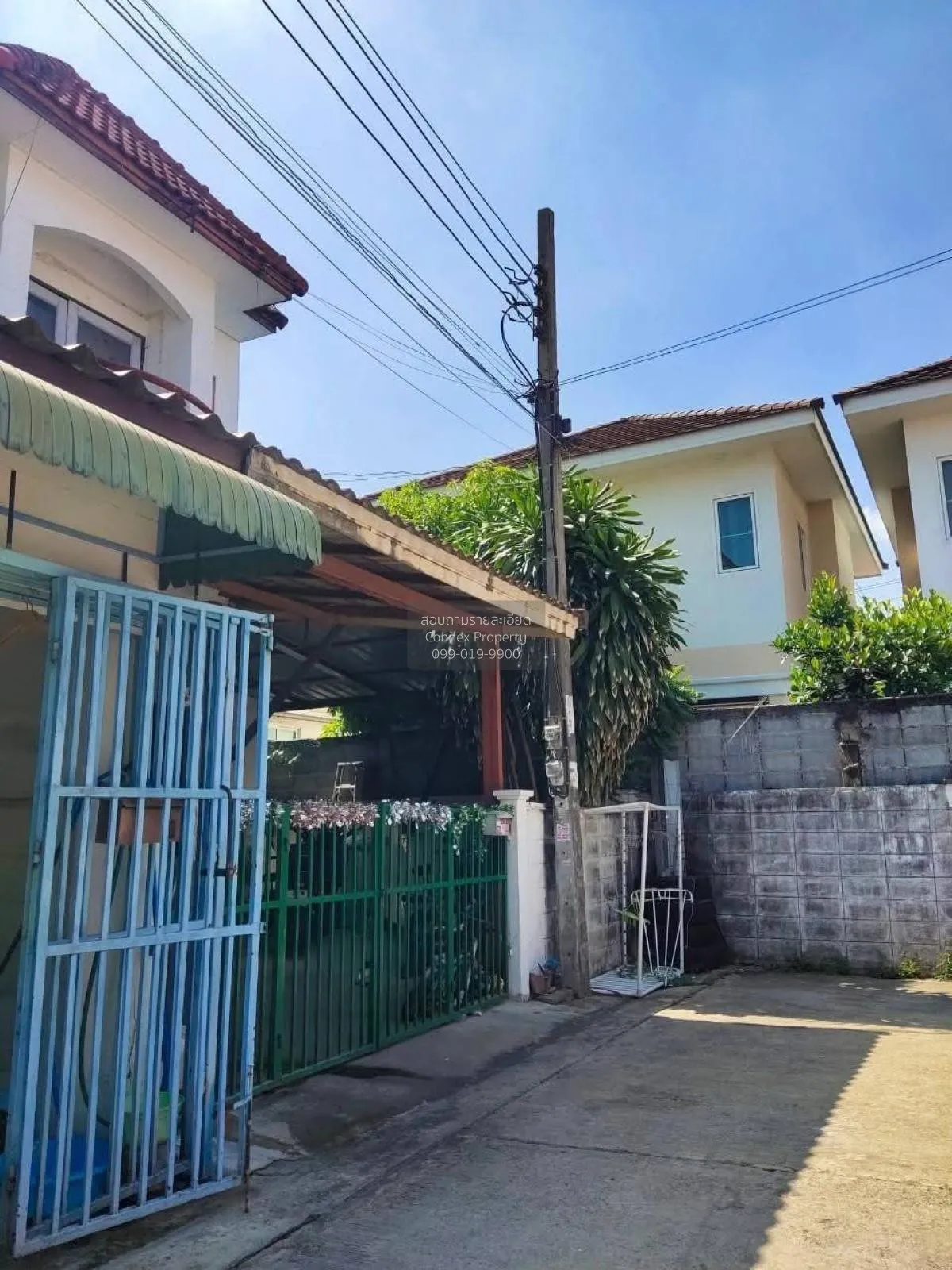 For Sale Townhouse/Townhome  , Phanason 7 , corner unit , Sai Kon 3