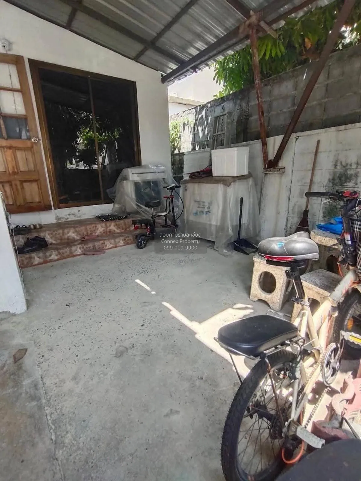 For Sale Townhouse/Townhome  , Phanason 7 , corner unit , Sai Kon