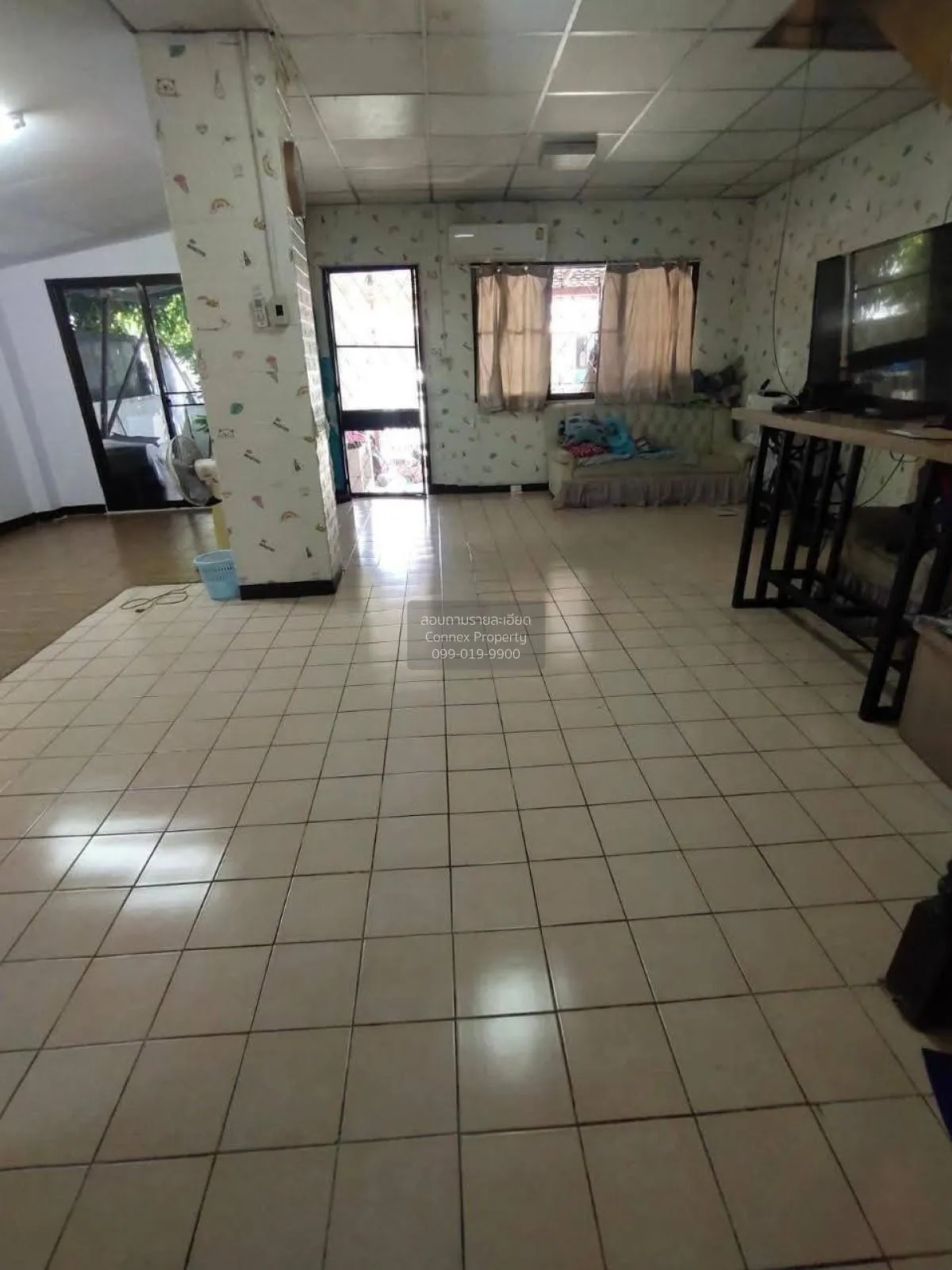For Sale Townhouse/Townhome  , Phanason 7 , corner unit , Sai Kon