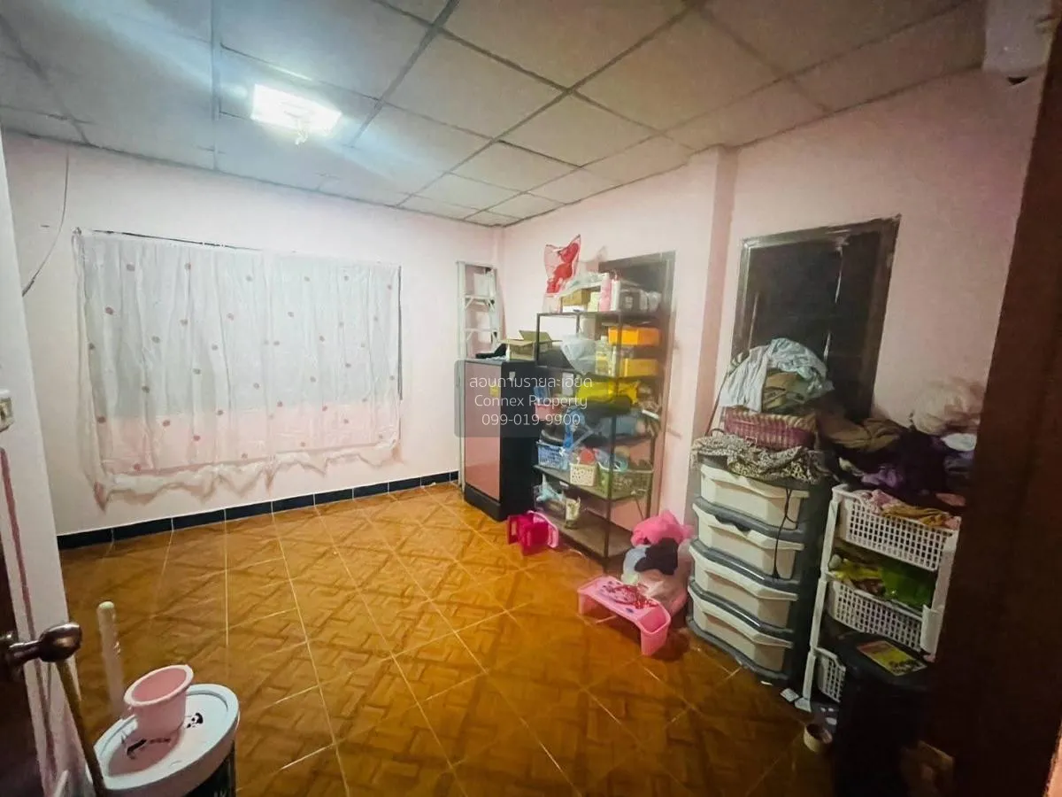 For Sale Townhouse/Townhome  , Phanason 7 , corner unit , Sai Kon