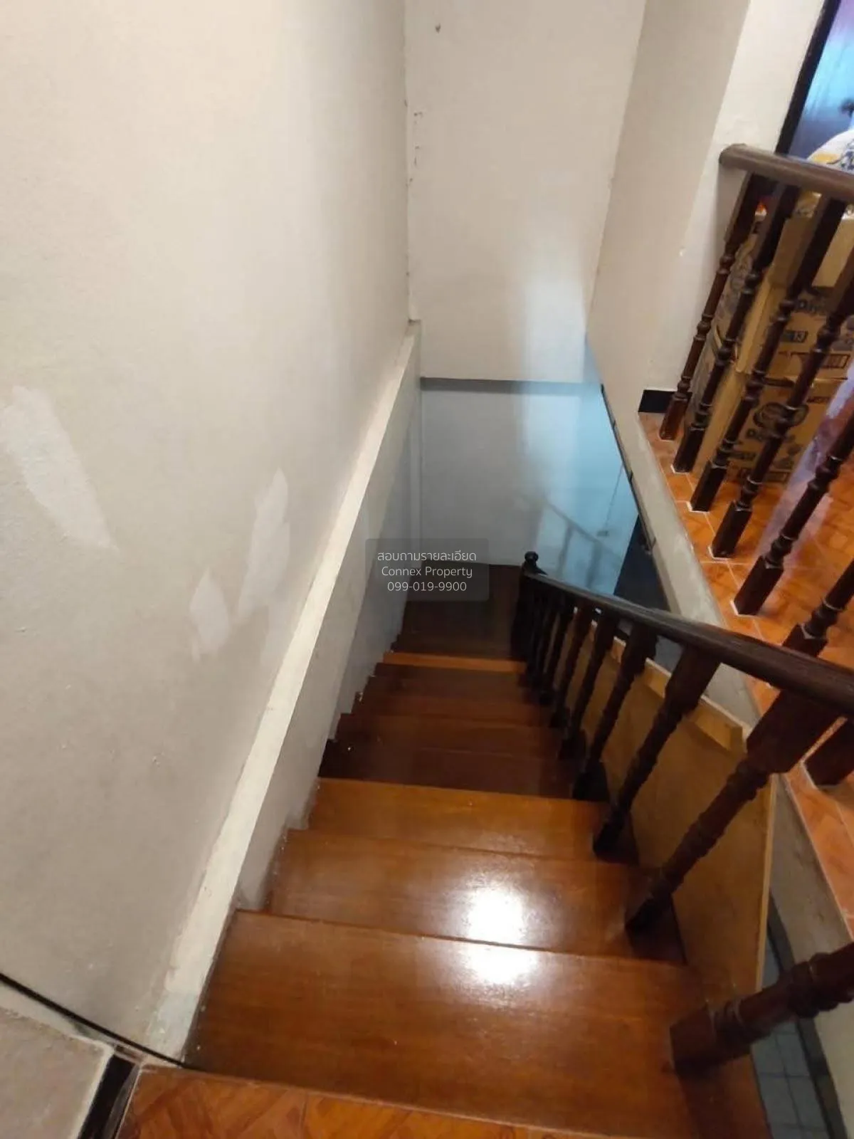 For Sale Townhouse/Townhome  , Phanason 7 , corner unit , Sai Kon