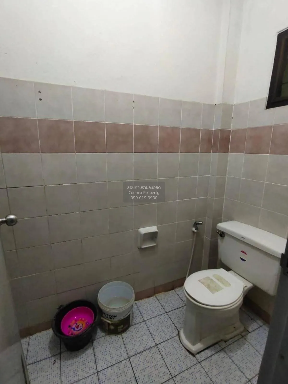 For Sale Townhouse/Townhome  , Phanason 7 , corner unit , Sai Kon