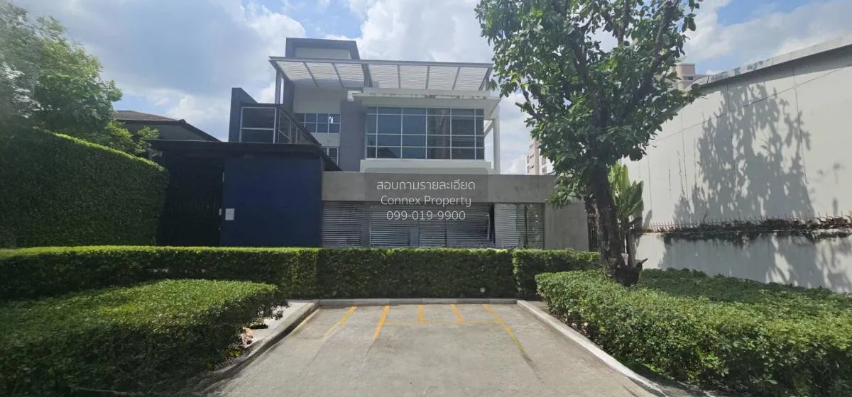 For Sale  2-storey multi-purpose building near the University of  1