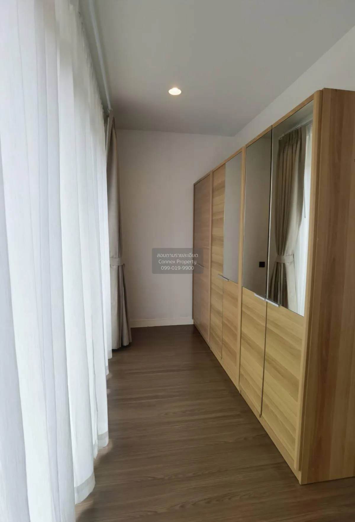 For Rent House , Setthasiri Krungthepkreetha 2 , corner unit , Hu