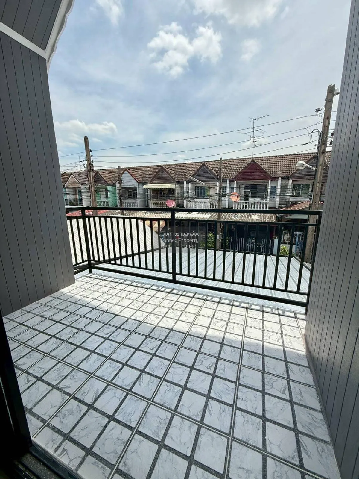 For Sale Townhouse/Townhome  , Ban Lan Thong , newly renovated , 