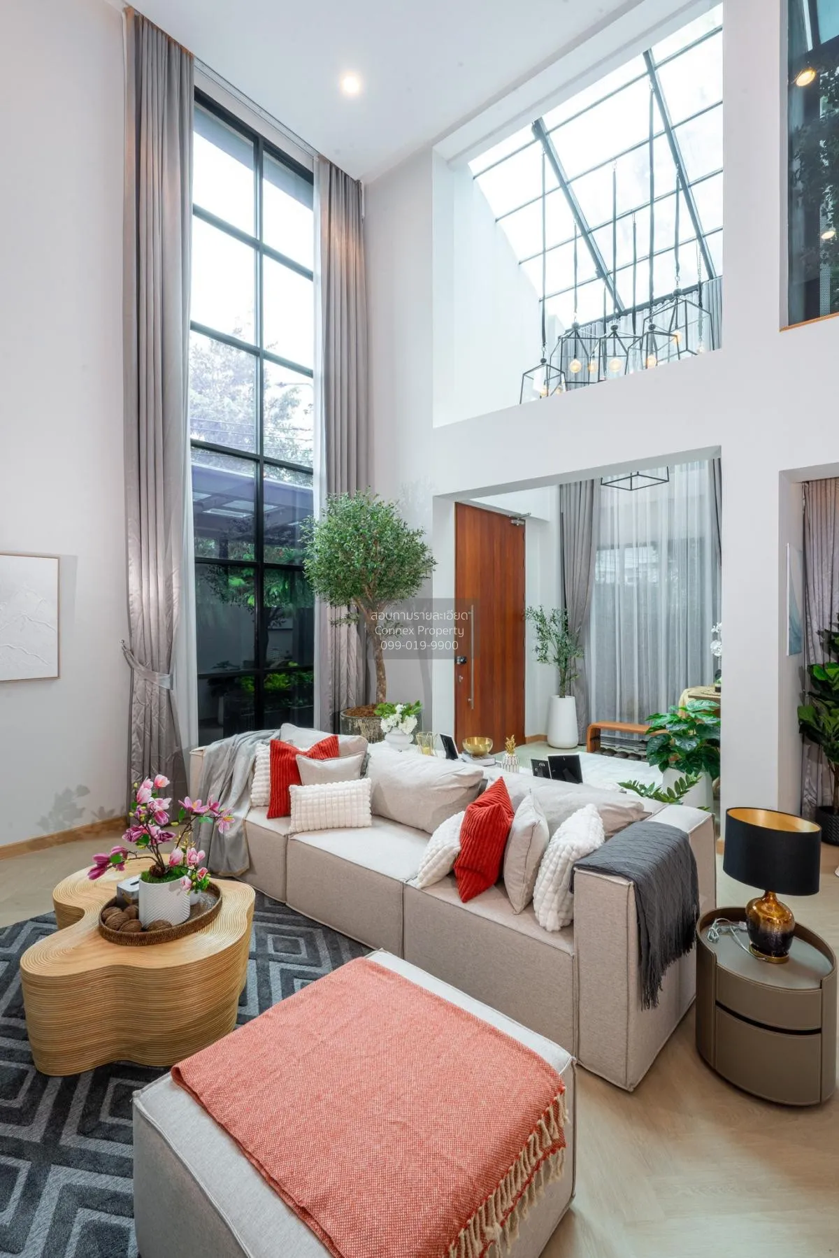 ขายบ้านเดี่ยว 3 ชั้น พูลวิลล่า  พร้อมสระว่ายน้ำ สุขุมวิท 71 คลองต 4