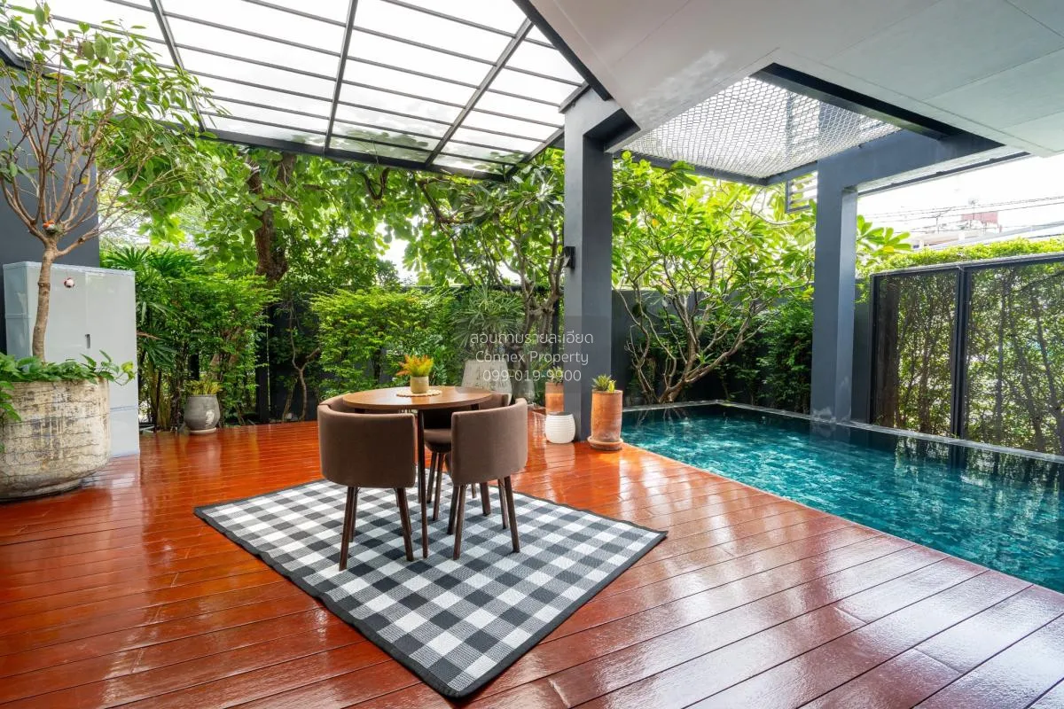 ขายบ้านเดี่ยว 3 ชั้น พูลวิลล่า  พร้อมสระว่ายน้ำ สุขุมวิท 71 คลองต