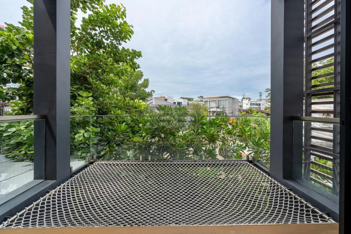 ขายบ้านเดี่ยว 3 ชั้น พูลวิลล่า  พร้อมสระว่ายน้ำ สุขุมวิท 71 คลองต