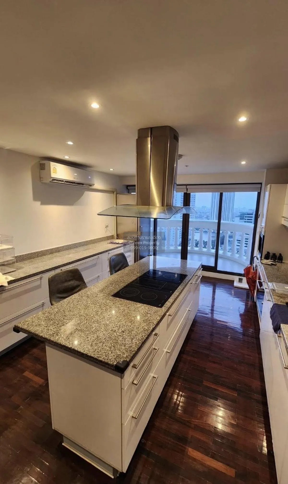 For Rent Condo , State Tower , BTS-Saphan Taksin , Silom , Bang R 4