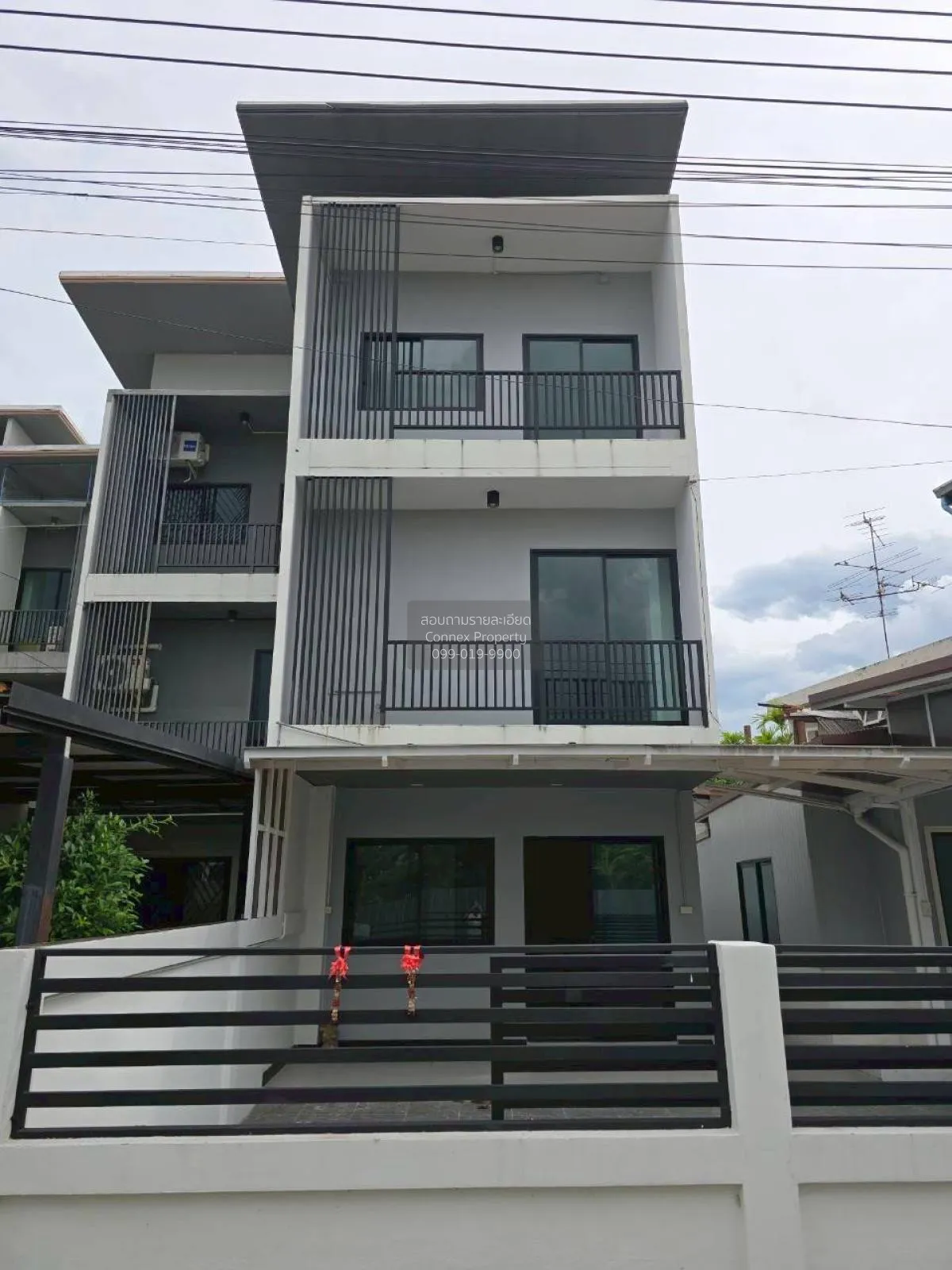 For Sale Townhome 3-storey with single-storey building , Khlong K 1