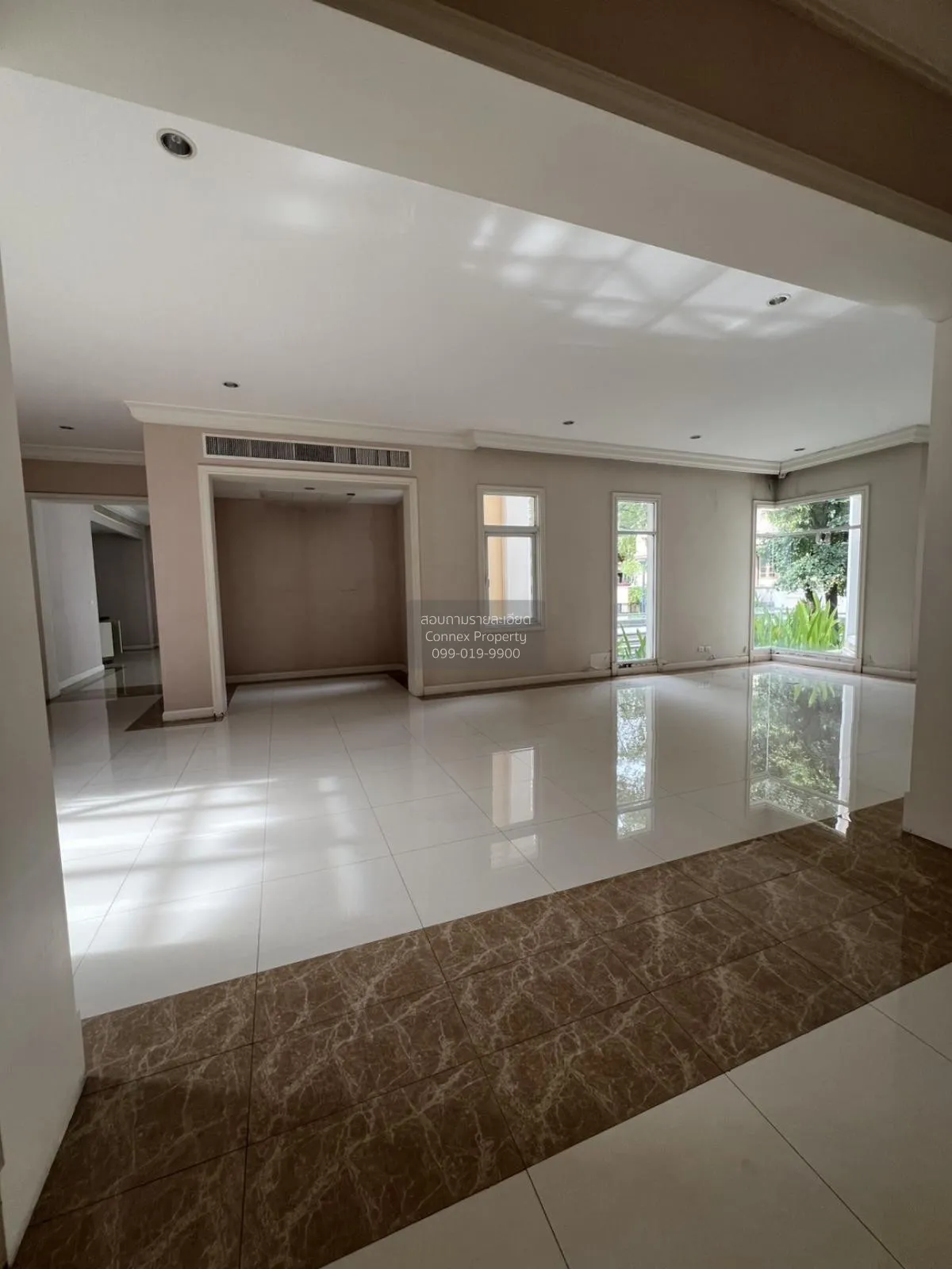 (วิวทะเลสาปหมู่บ้าน หลังมุม) ขายบ้าน  เดอะ รอยัล เรสซิเดนท์ จรเข้