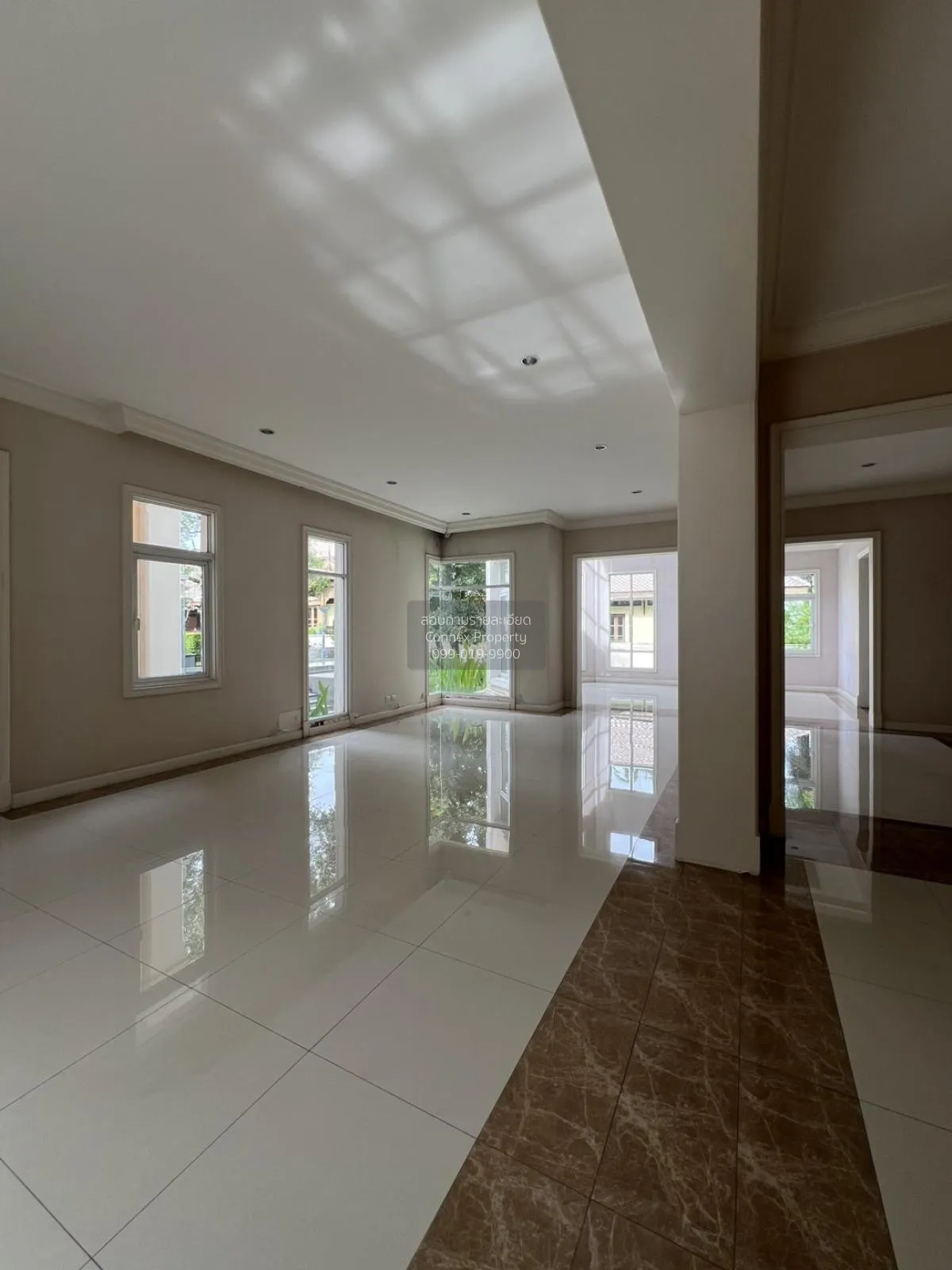 (วิวทะเลสาปหมู่บ้าน หลังมุม) ขายบ้าน  เดอะ รอยัล เรสซิเดนท์ จรเข้