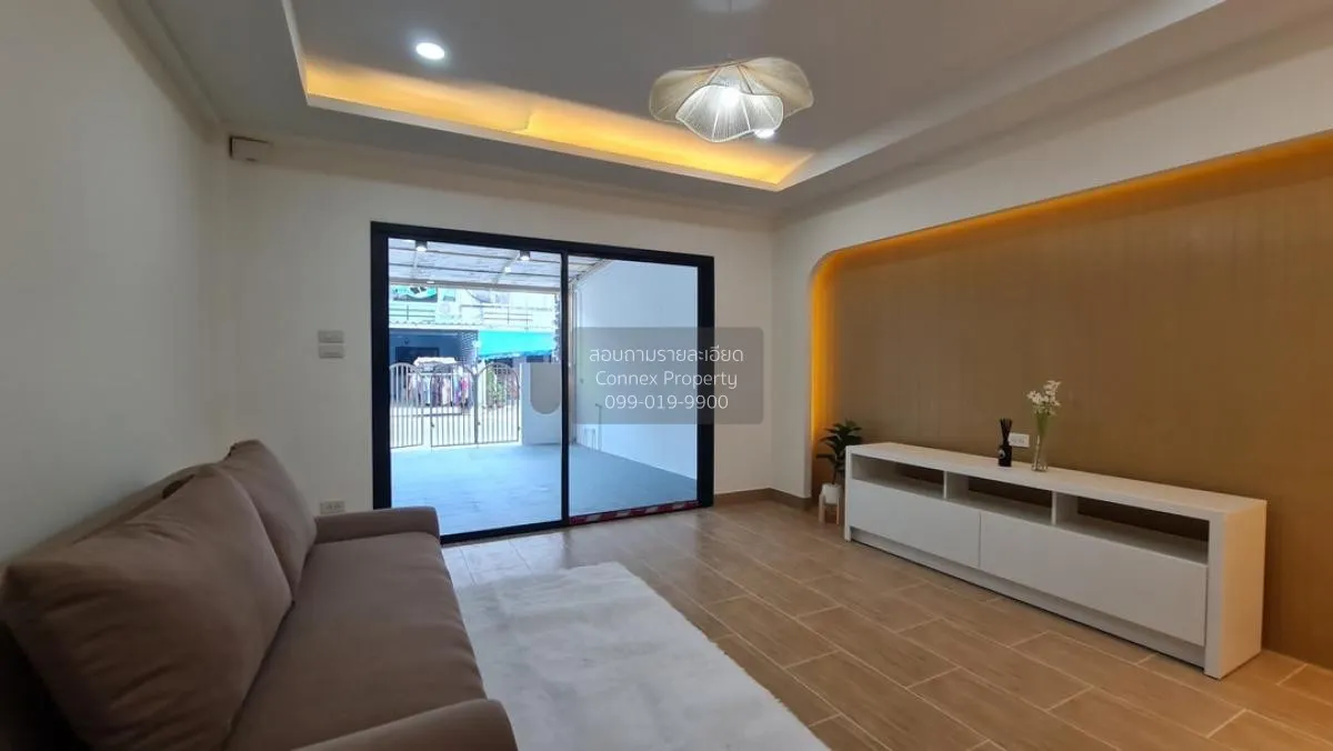 For Sale Townhouse/Townhome  , Manorom 2 , newly renovated , Sam  4