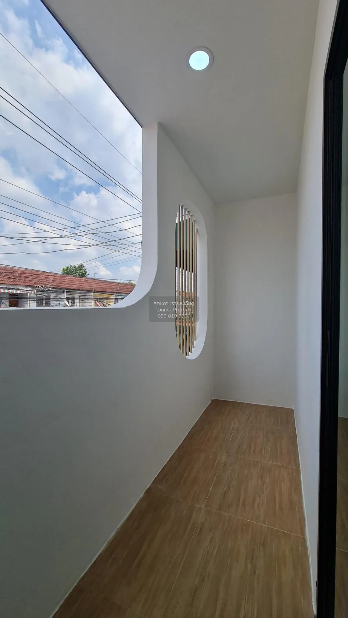 For Sale Townhouse/Townhome  , Manorom 2 , newly renovated , Sam 