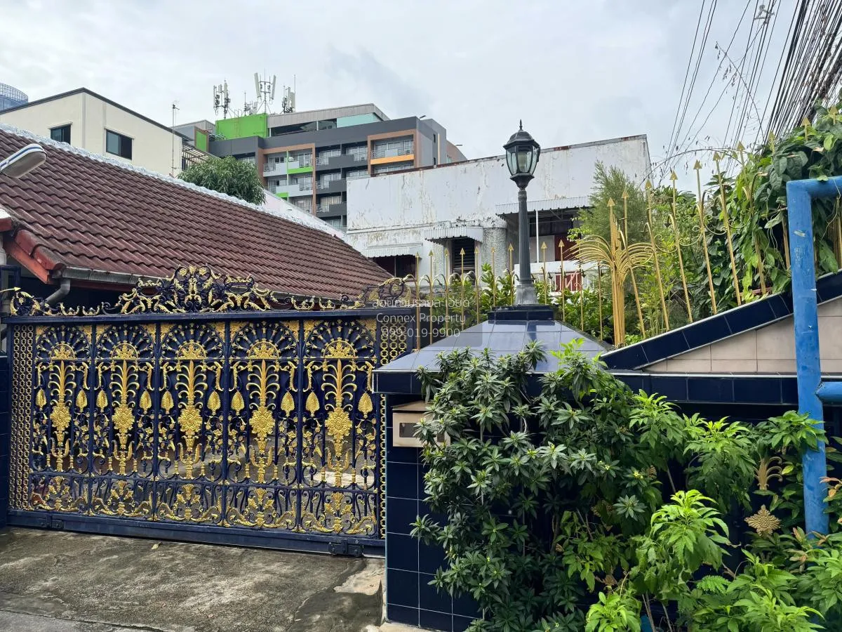 For Sale Two-story single house, Ratchada Soi 3 , corner unit , D 1
