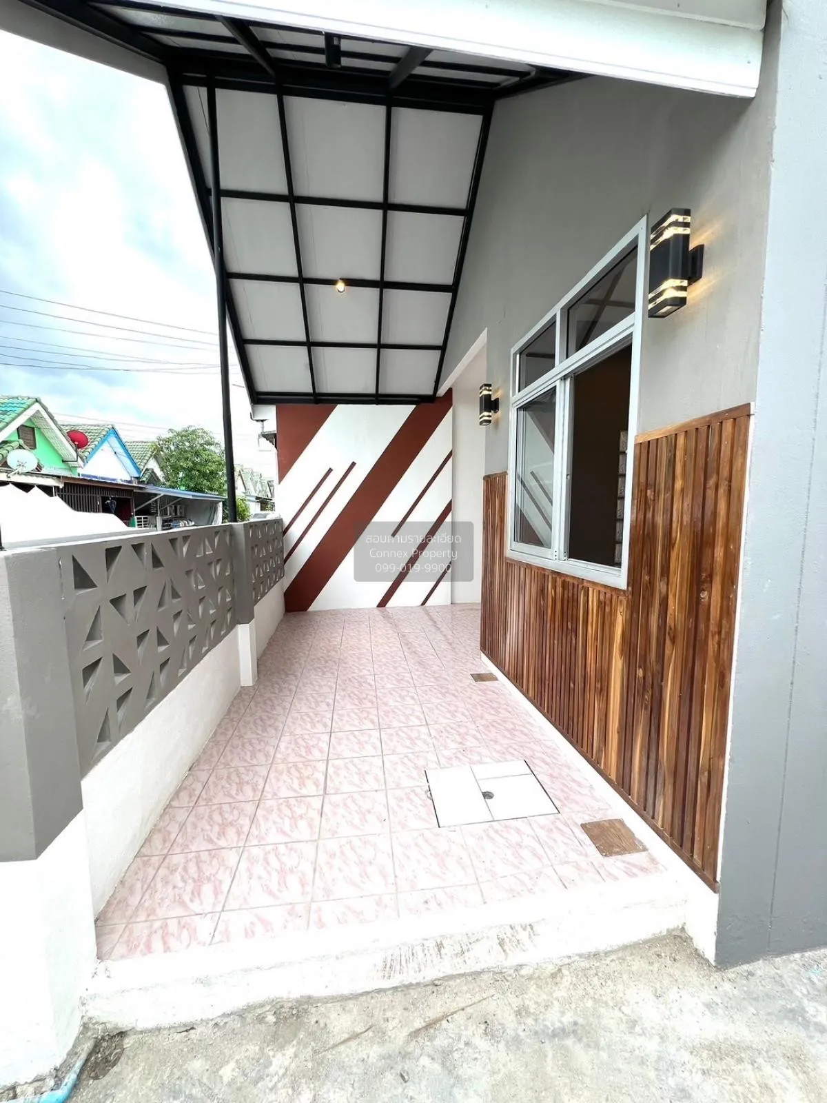 For Sale Nattaya Bangpla Village , corner unit , wide frontage ,  3