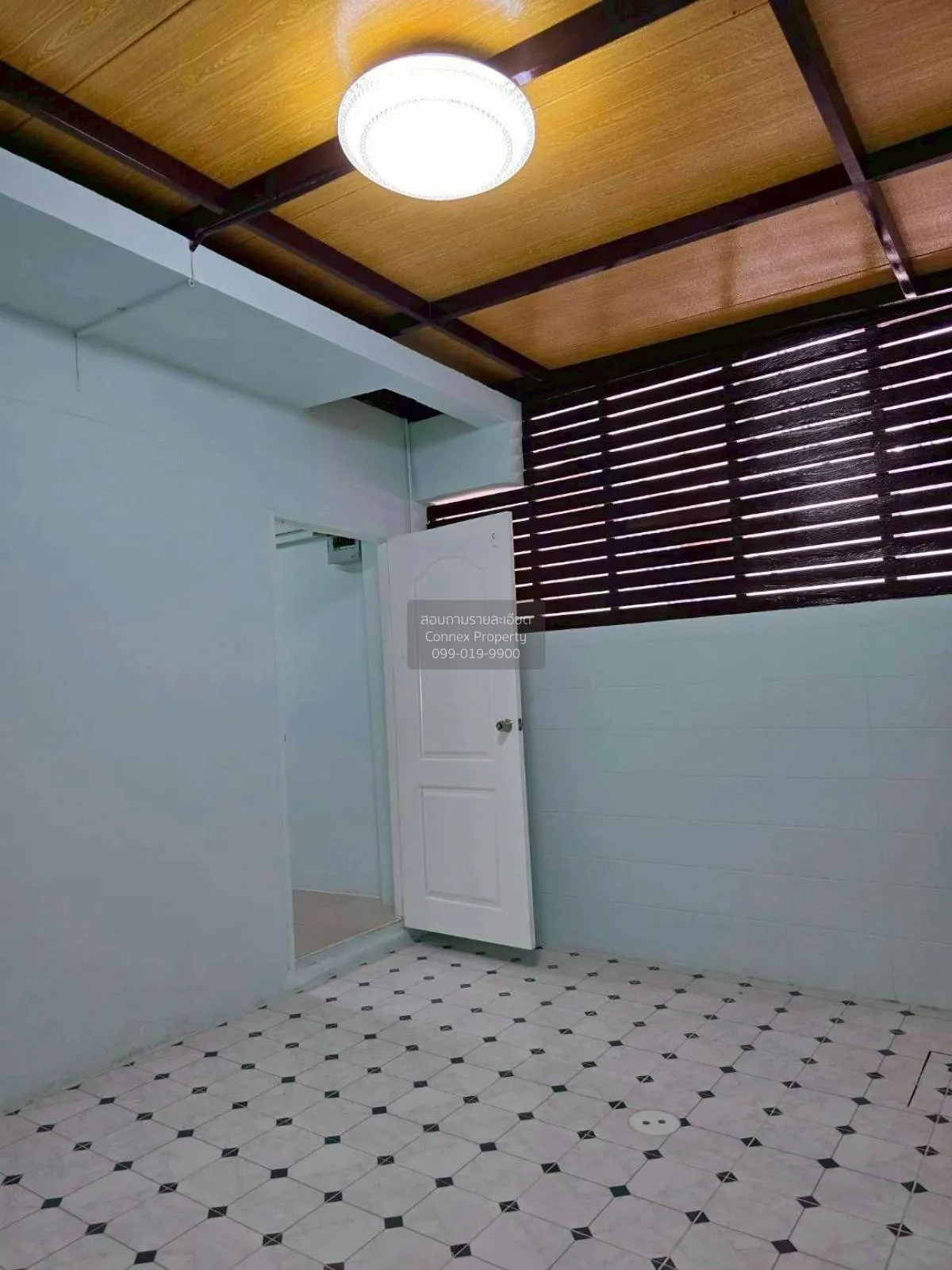 For Sale 3.5-storey commercial building , Mueang Chon Buri , Chon