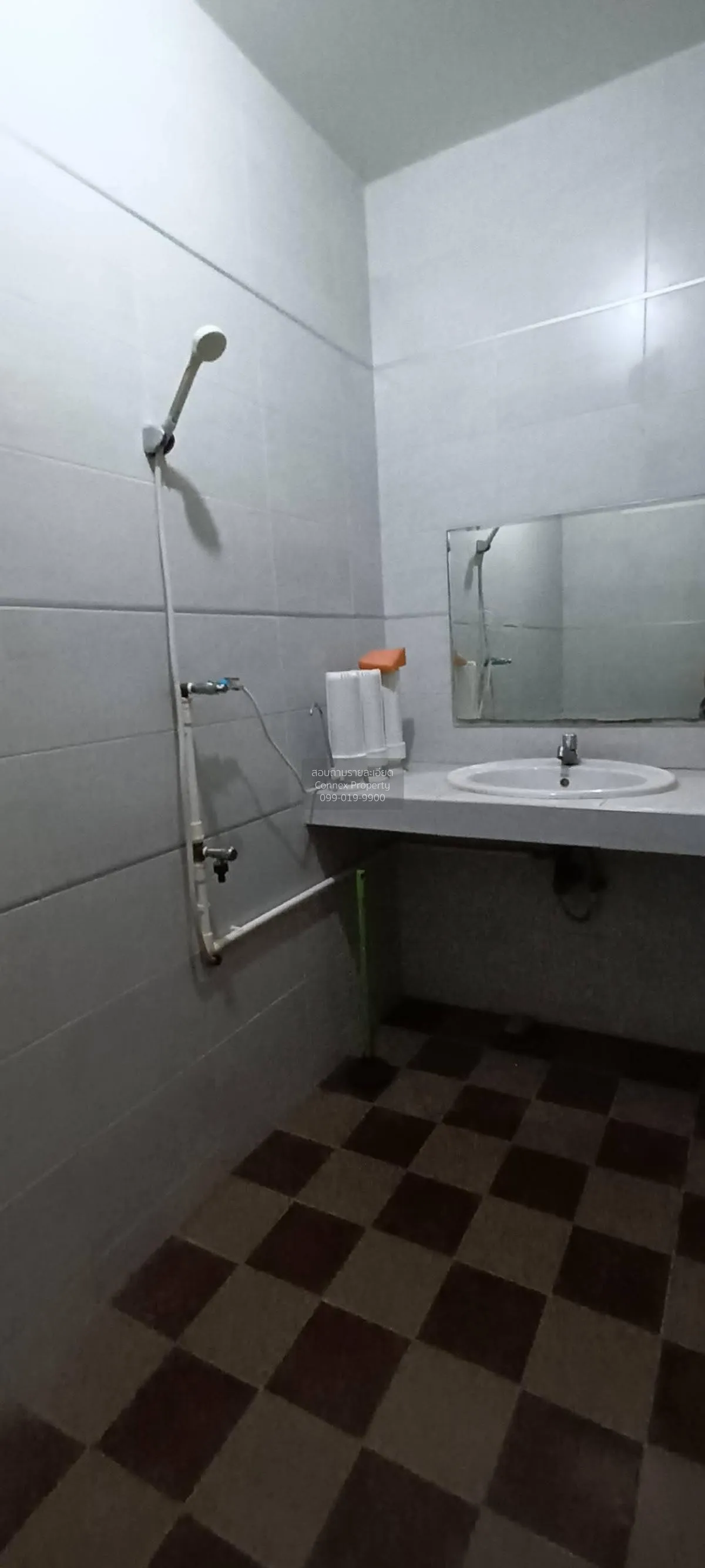 ขายทาวน์เฮ้าส์/ทาวน์โฮม  บ้านนิรันดร์สิริ ร่มเกล้า - สุวรรณภูมิ ค 4