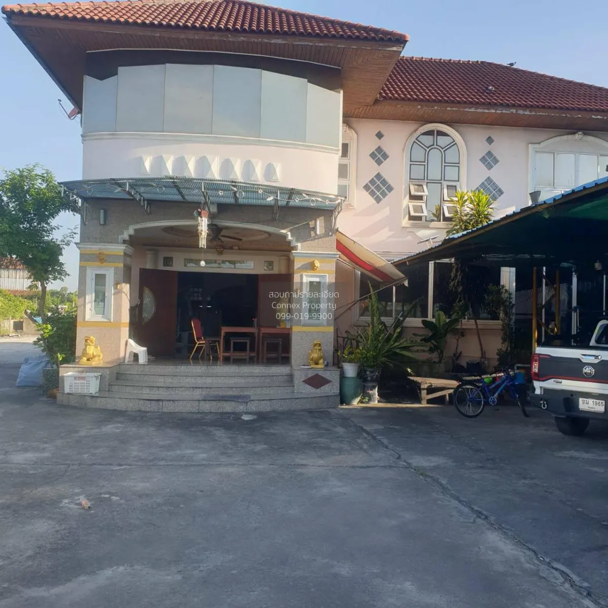 For Sale A two-story house with a large plot of land in the heart 2