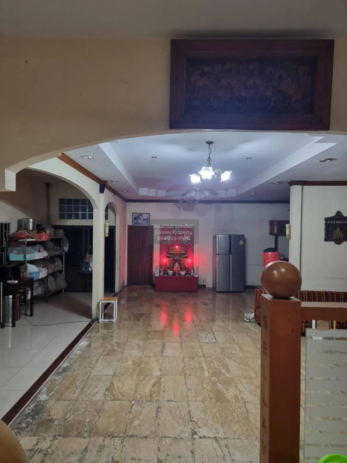 For Sale A two-story house with a large plot of land in the heart 4