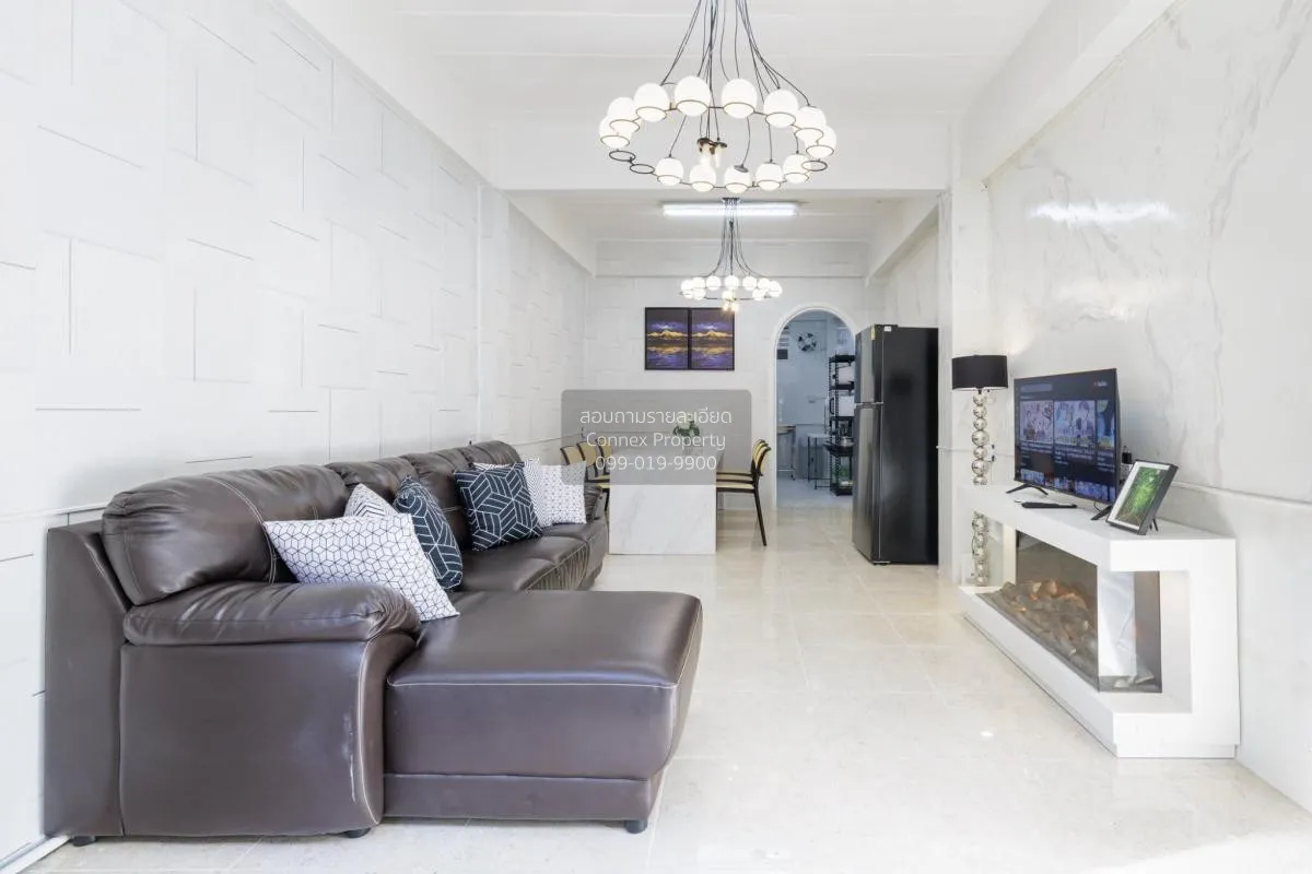 For Rent Building next to MRT Sam Yot, Wang Burapha Phirom , Phra 3