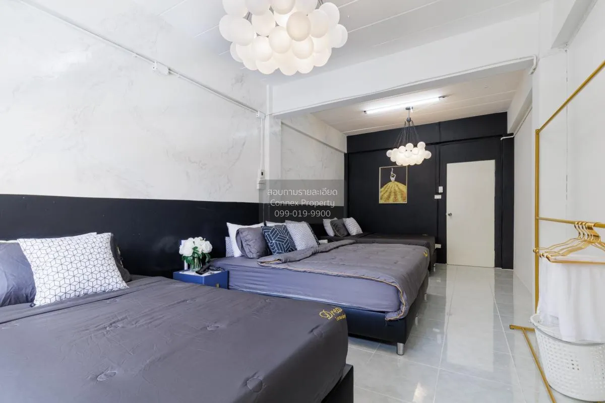 For Rent Building next to MRT Sam Yot, Wang Burapha Phirom , Phra