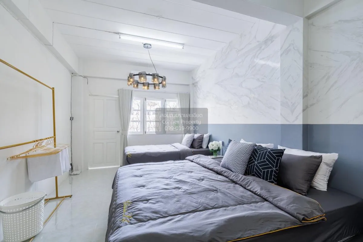 For Rent Building next to MRT Sam Yot, Wang Burapha Phirom , Phra