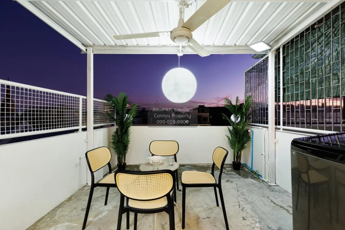 For Rent Building next to MRT Sam Yot, Wang Burapha Phirom , Phra