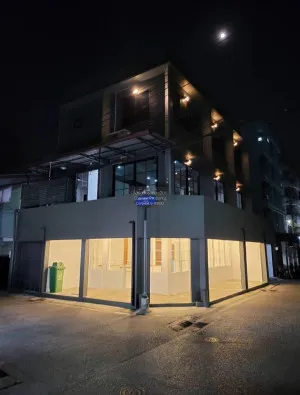 ขายอาคารพาณิชย์ 3 ชั้น ซอยประชาสงเคราะห์ 29 ใกล้ มหาลัยหอการค้าไทย ห้องมุม รัชดาภิเษก เขต ดินแดง กรุงเทพ CX-133448