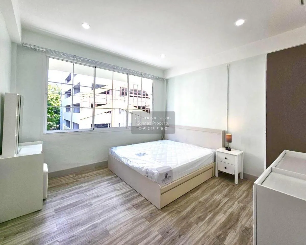 For Rent 3 - storey commercial area 165 square meters Soi Sukhumv