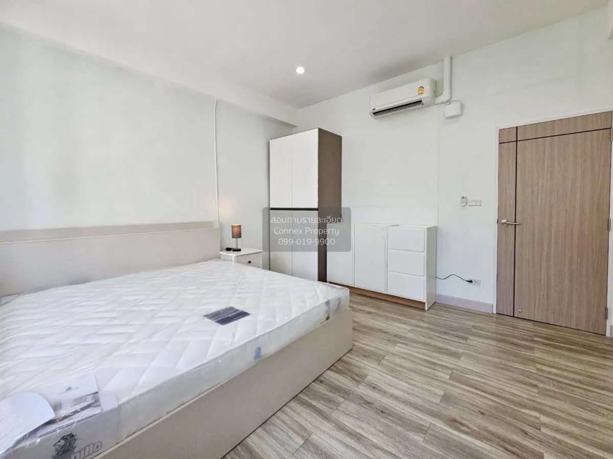 For Rent 3 - storey commercial area 165 square meters Soi Sukhumv