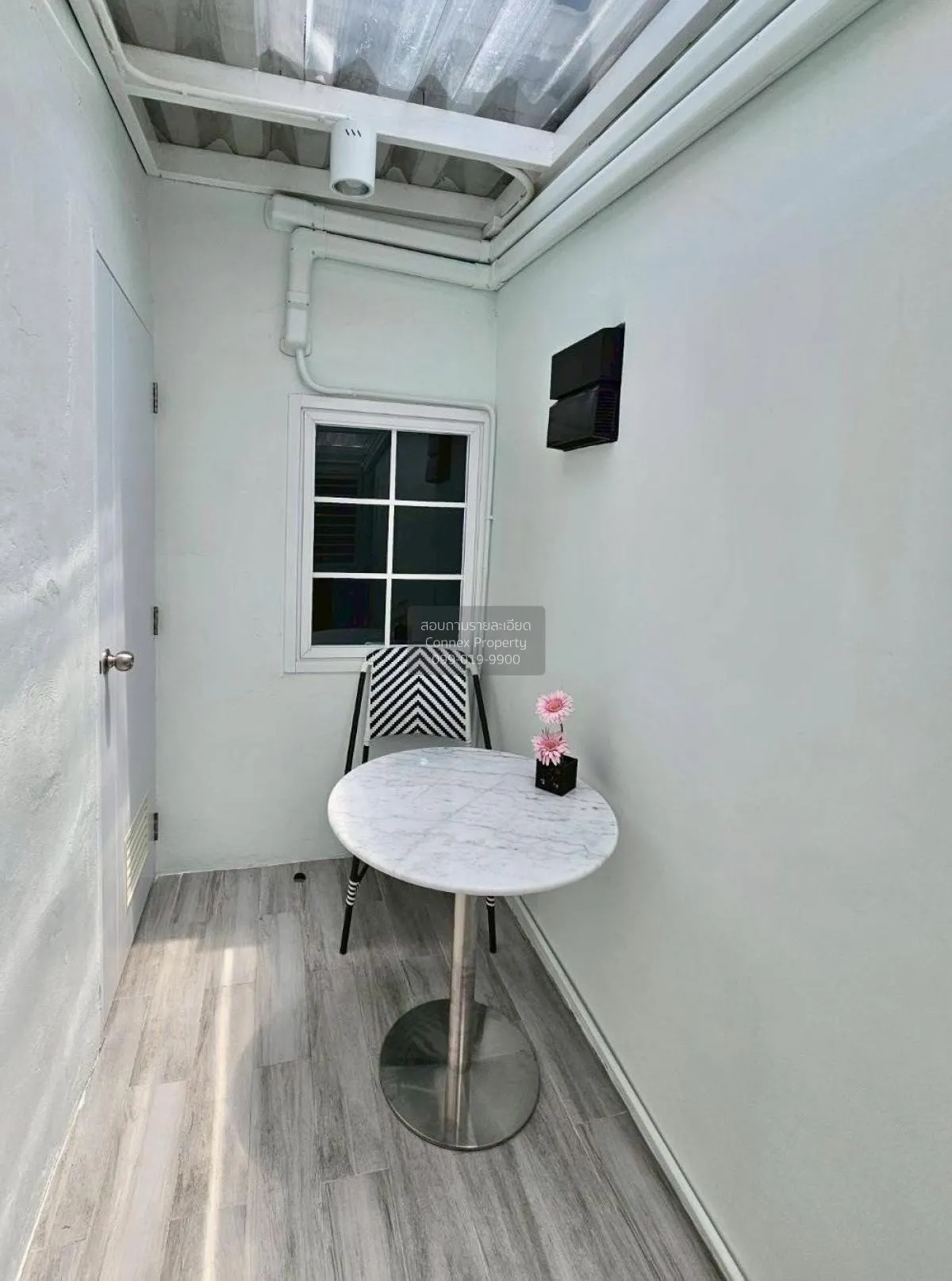 For Rent 3 - storey commercial area 165 square meters Soi Sukhumv