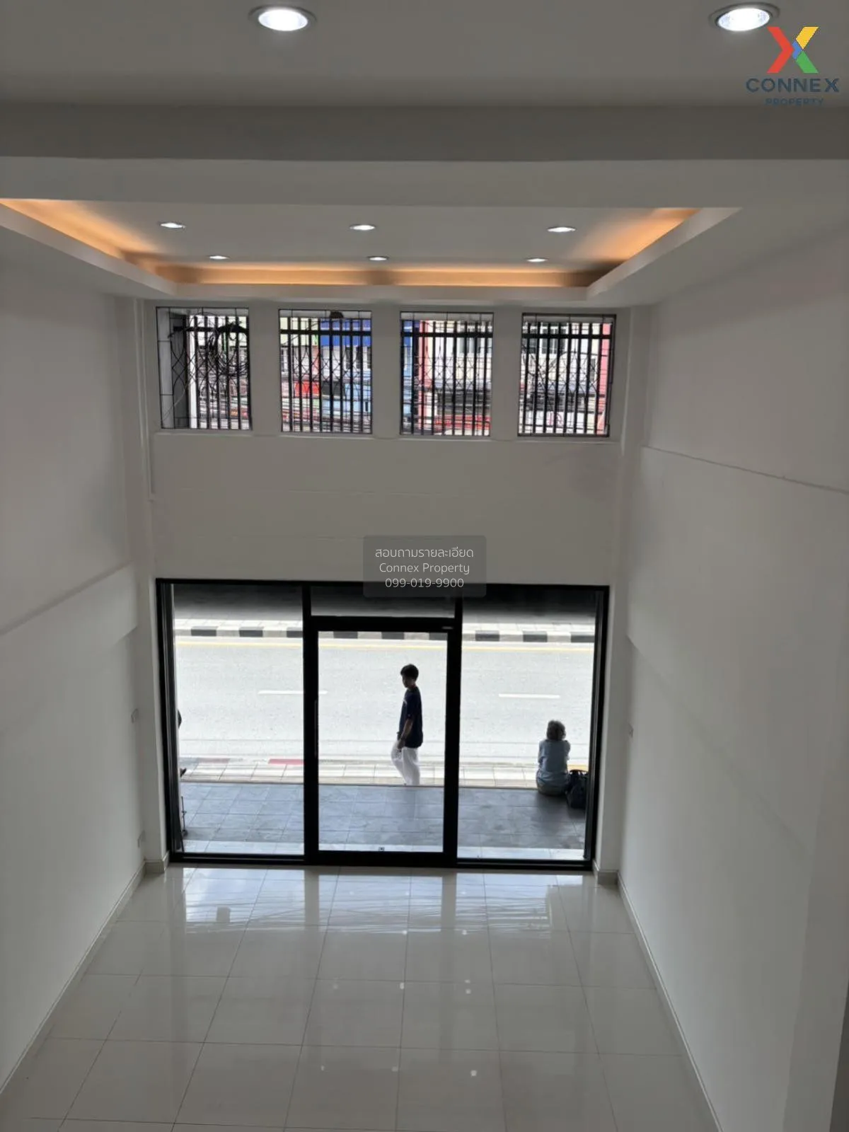 For Rent Commercial building at the entrance of Soi On Nut 47 , P 3