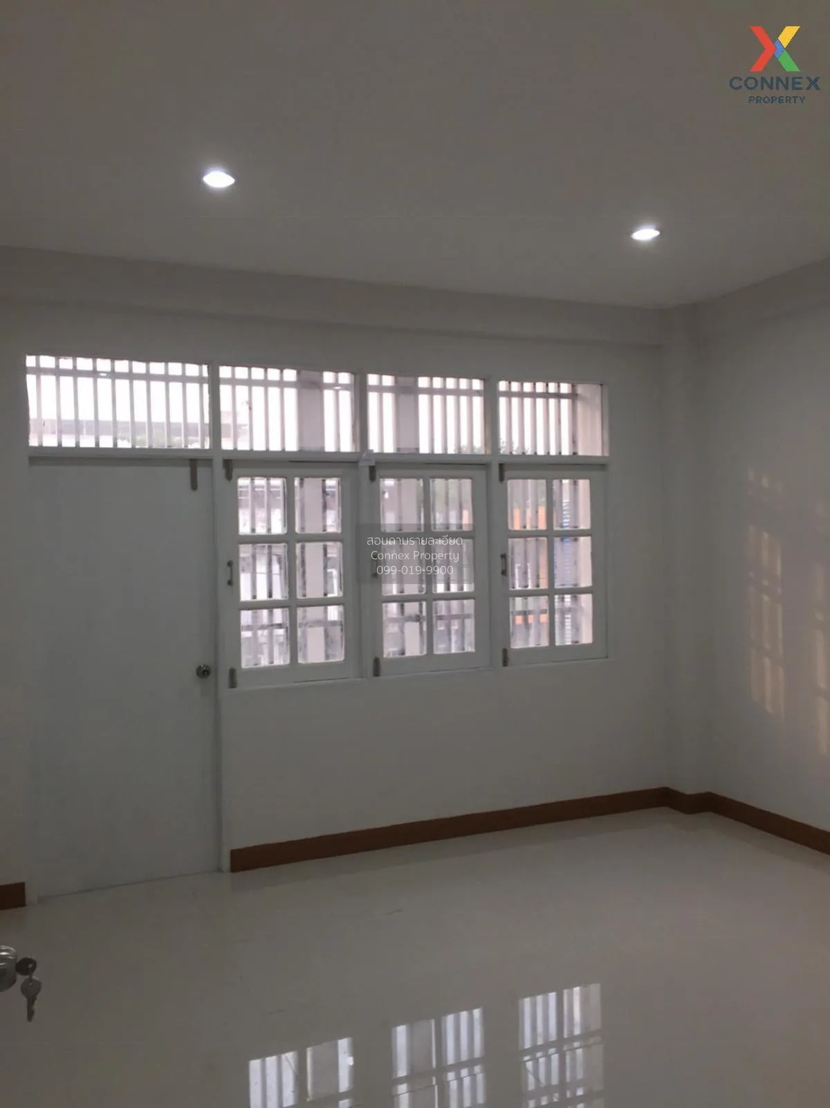 For Rent Commercial building at the entrance of Soi On Nut 47 , P 4