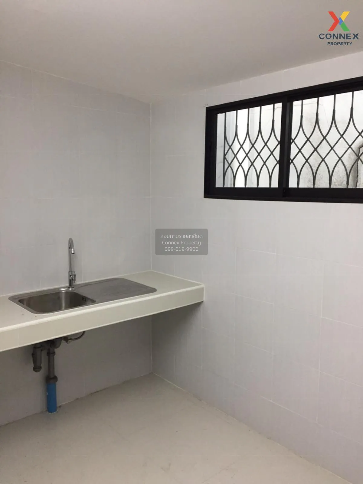 For Rent Commercial building at the entrance of Soi On Nut 47 , P