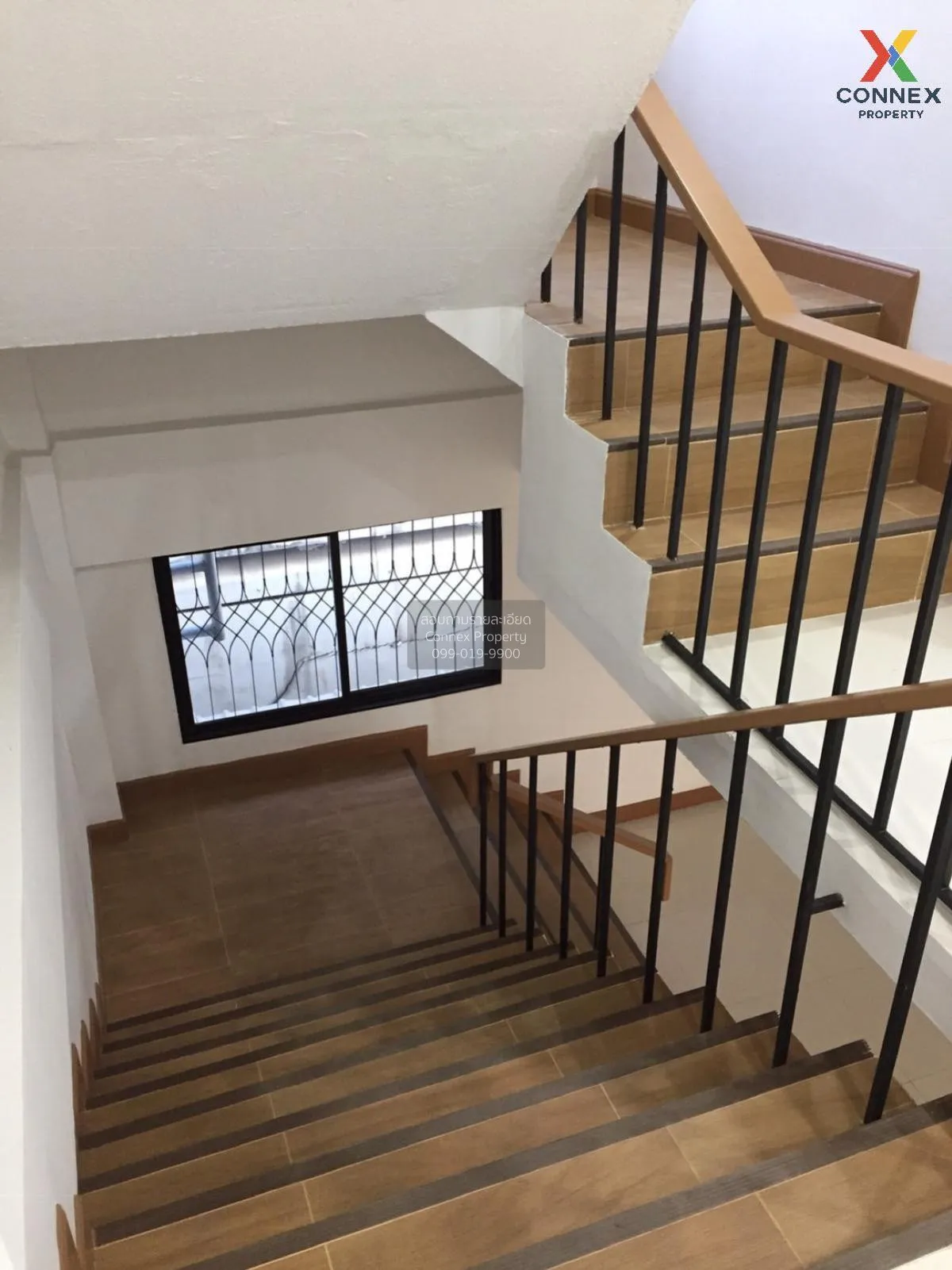 For Rent Commercial building at the entrance of Soi On Nut 47 , P