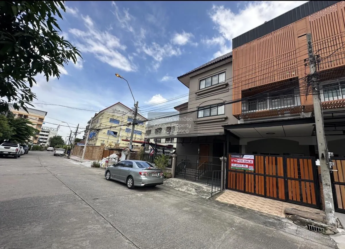 For Sale Townhouse/Townhome  , Amonpan 12 , wide frontage , newly 3