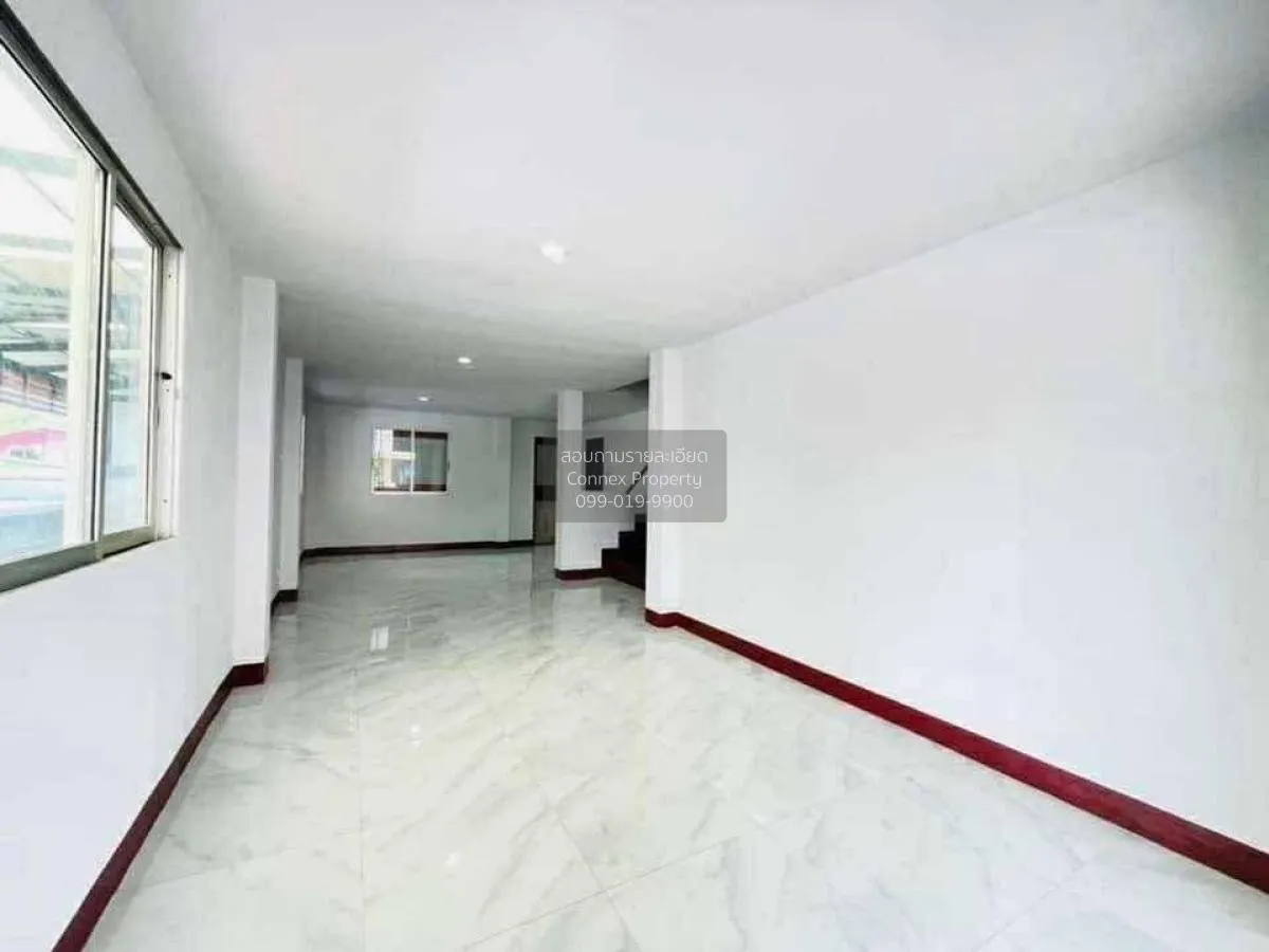 For Sale House , Siwarat 9 Bangbuathong , corner unit , wide fron 2