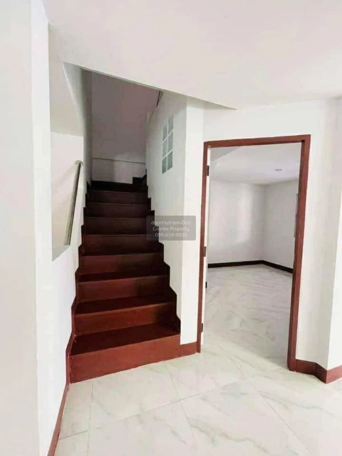 For Sale House , Siwarat 9 Bangbuathong , corner unit , wide fron 4