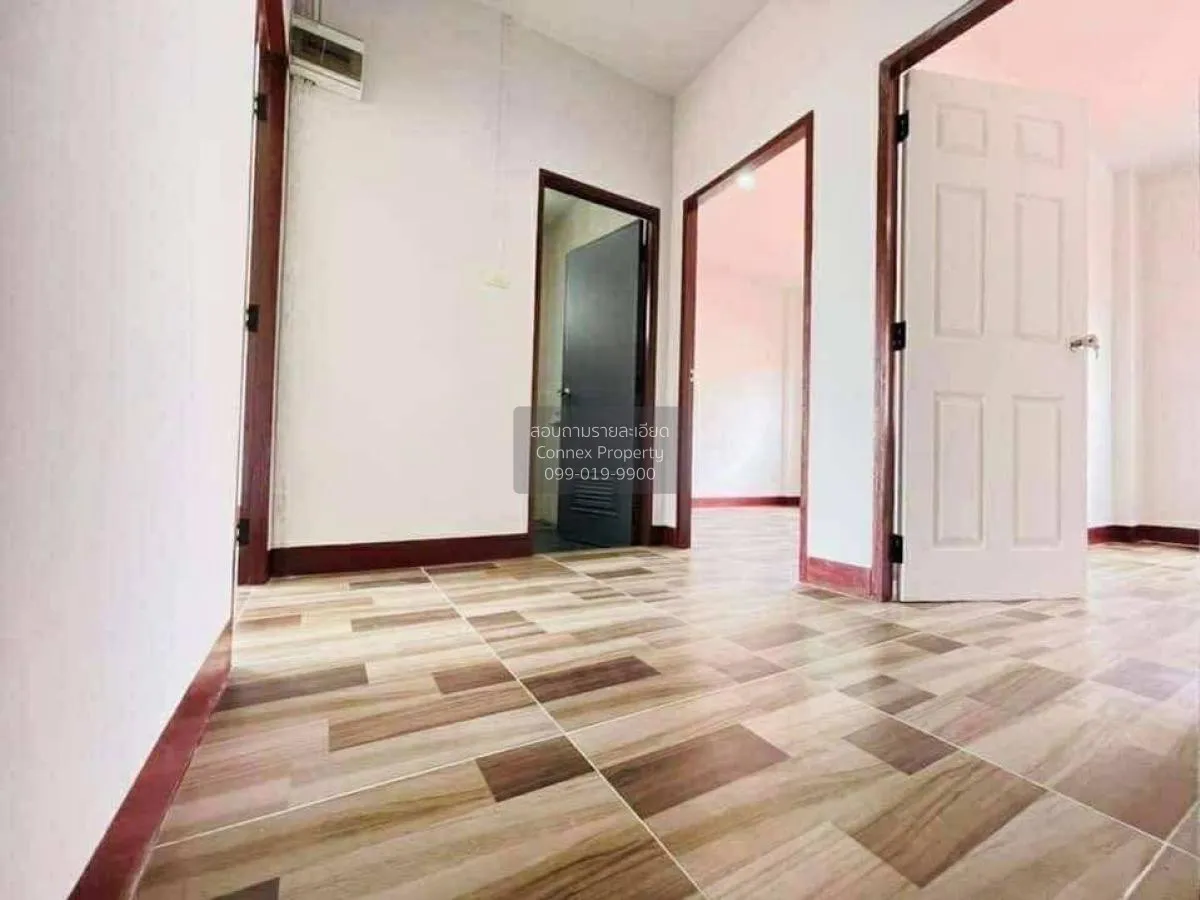 For Sale House , Siwarat 9 Bangbuathong , corner unit , wide fron