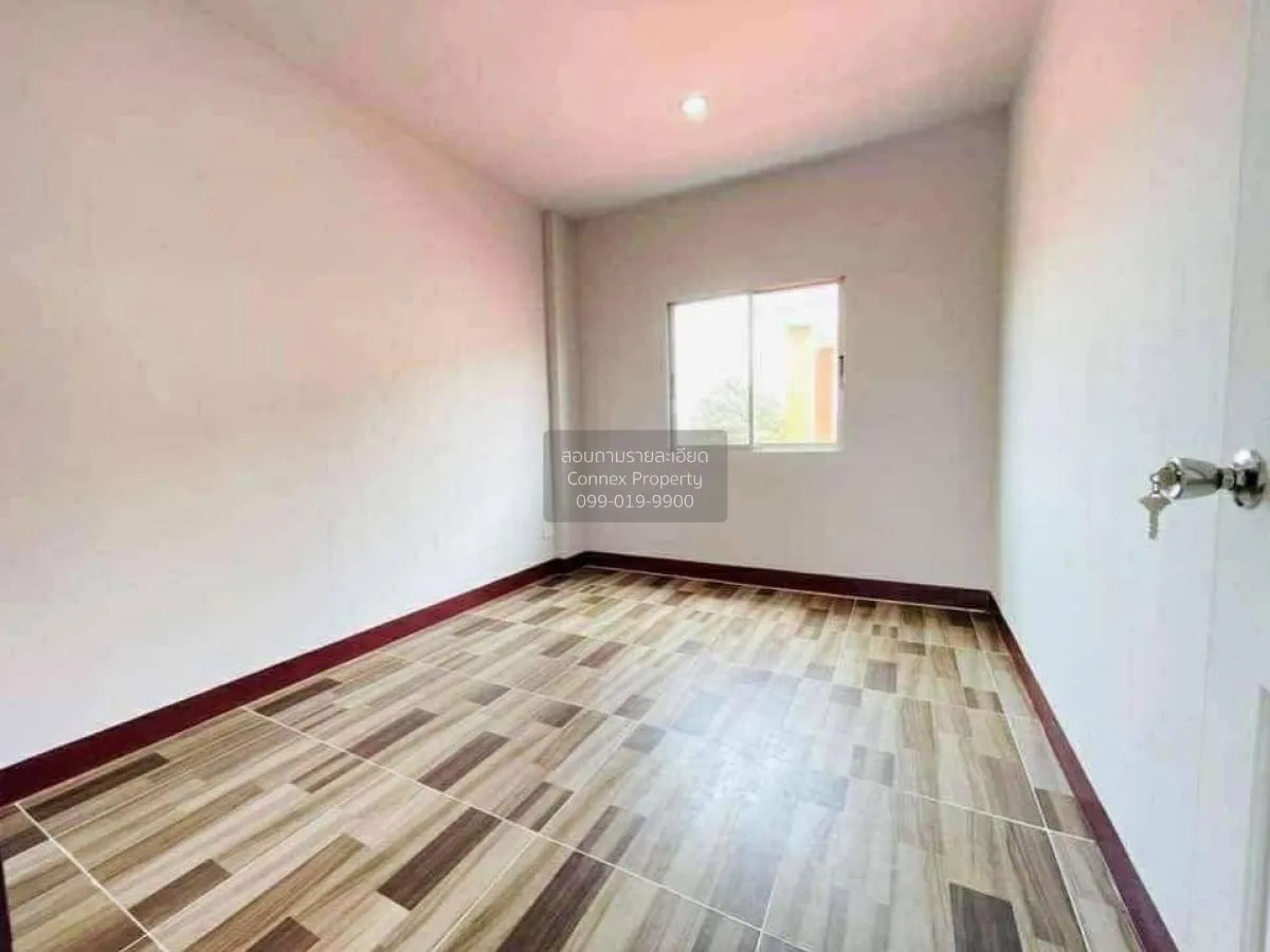 For Sale House , Siwarat 9 Bangbuathong , corner unit , wide fron