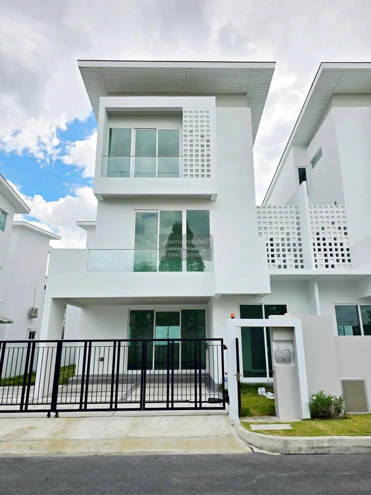 For Sale House , Nirvana Absolute Ekkamai - Ramintra , Saphan Sun 1