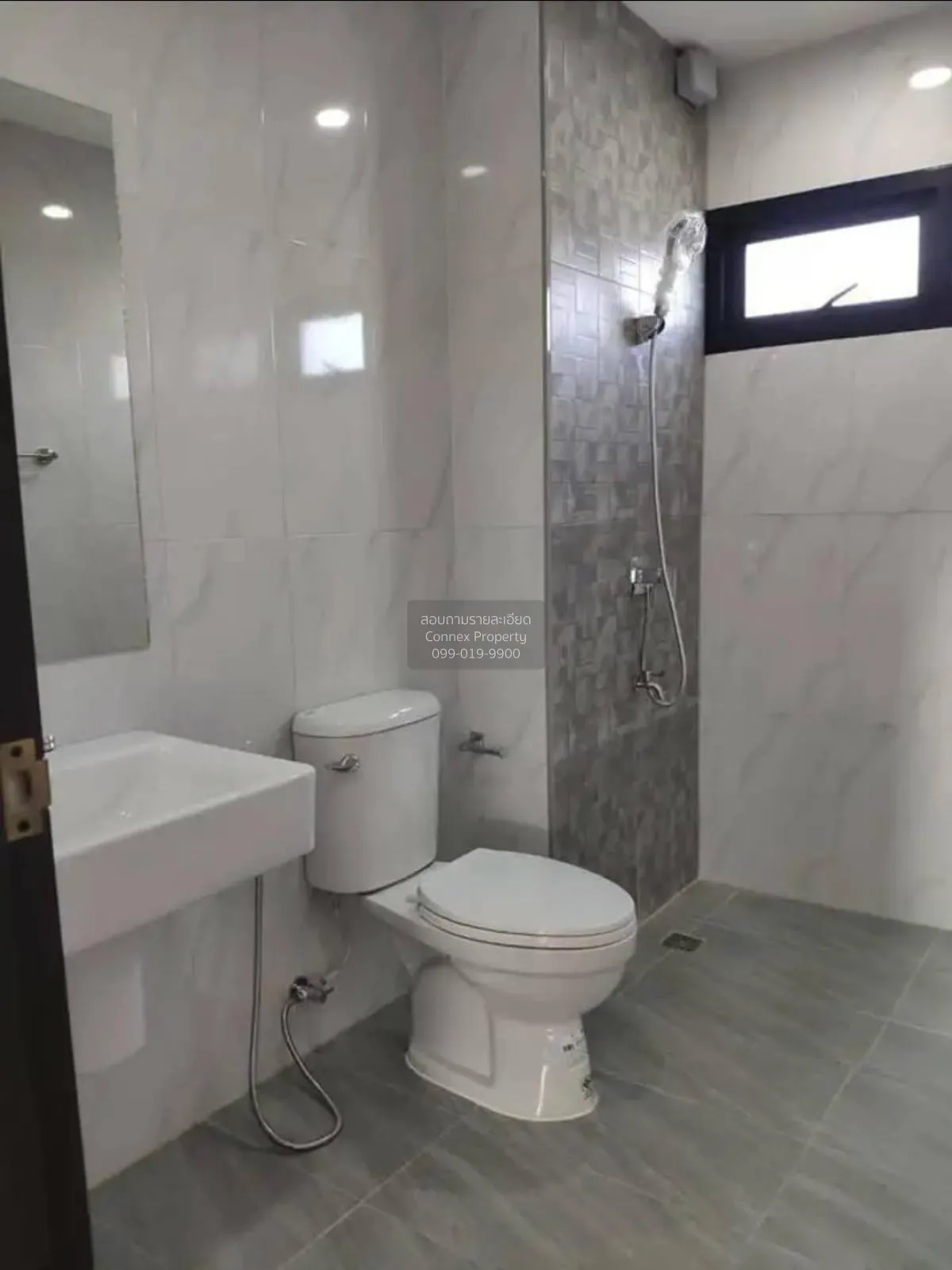 ขายทาวน์โฮมหรู ย่านเกษตร-นวมินทร์ ชั้นสูง ห้องมุม หน้ากว้าง รีโนเ