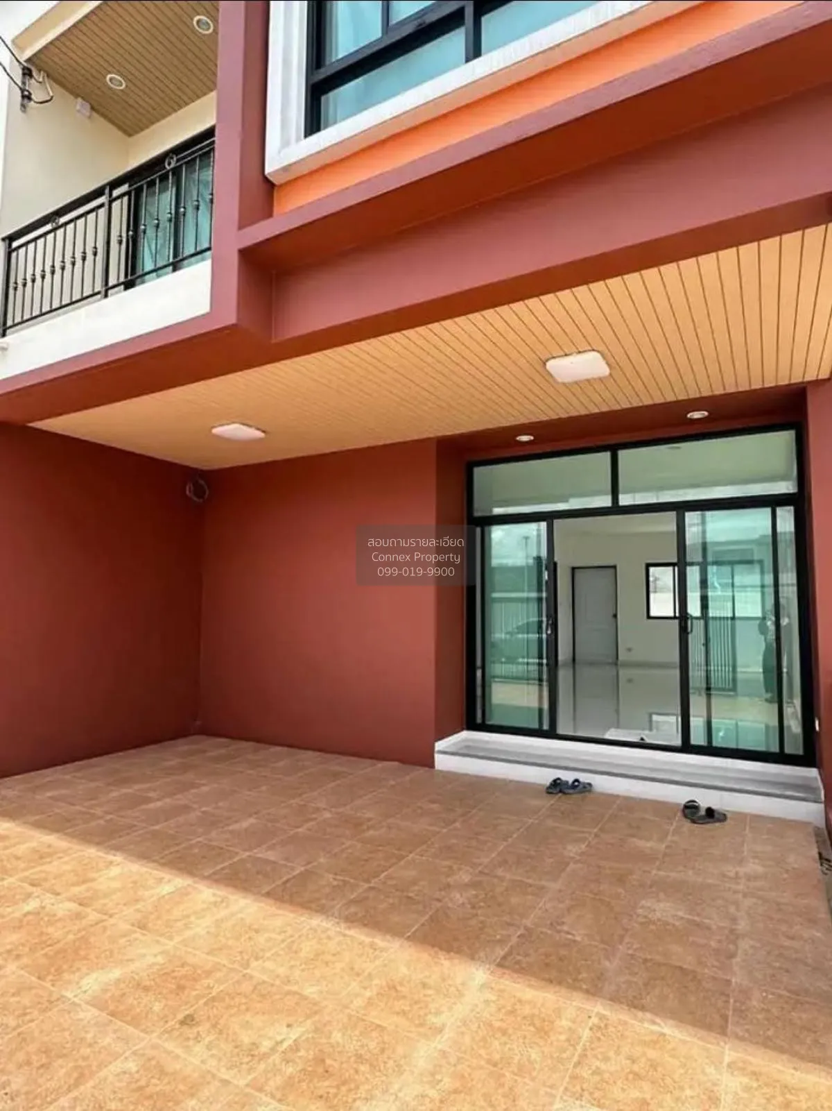 ขายทาวน์โฮมหรู ย่านเกษตร-นวมินทร์ ชั้นสูง ห้องมุม หน้ากว้าง รีโนเ