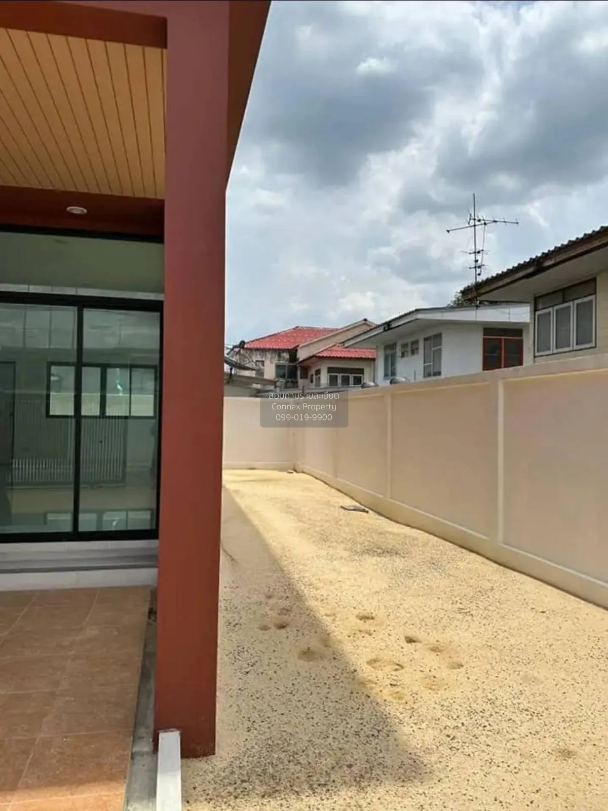 ขายทาวน์โฮมหรู ย่านเกษตร-นวมินทร์ ชั้นสูง ห้องมุม หน้ากว้าง รีโนเ