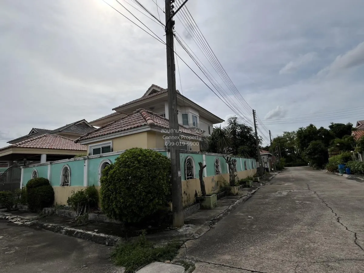 For Sale House , Bhudhani Village , corner unit , Bang Krathuek , 2