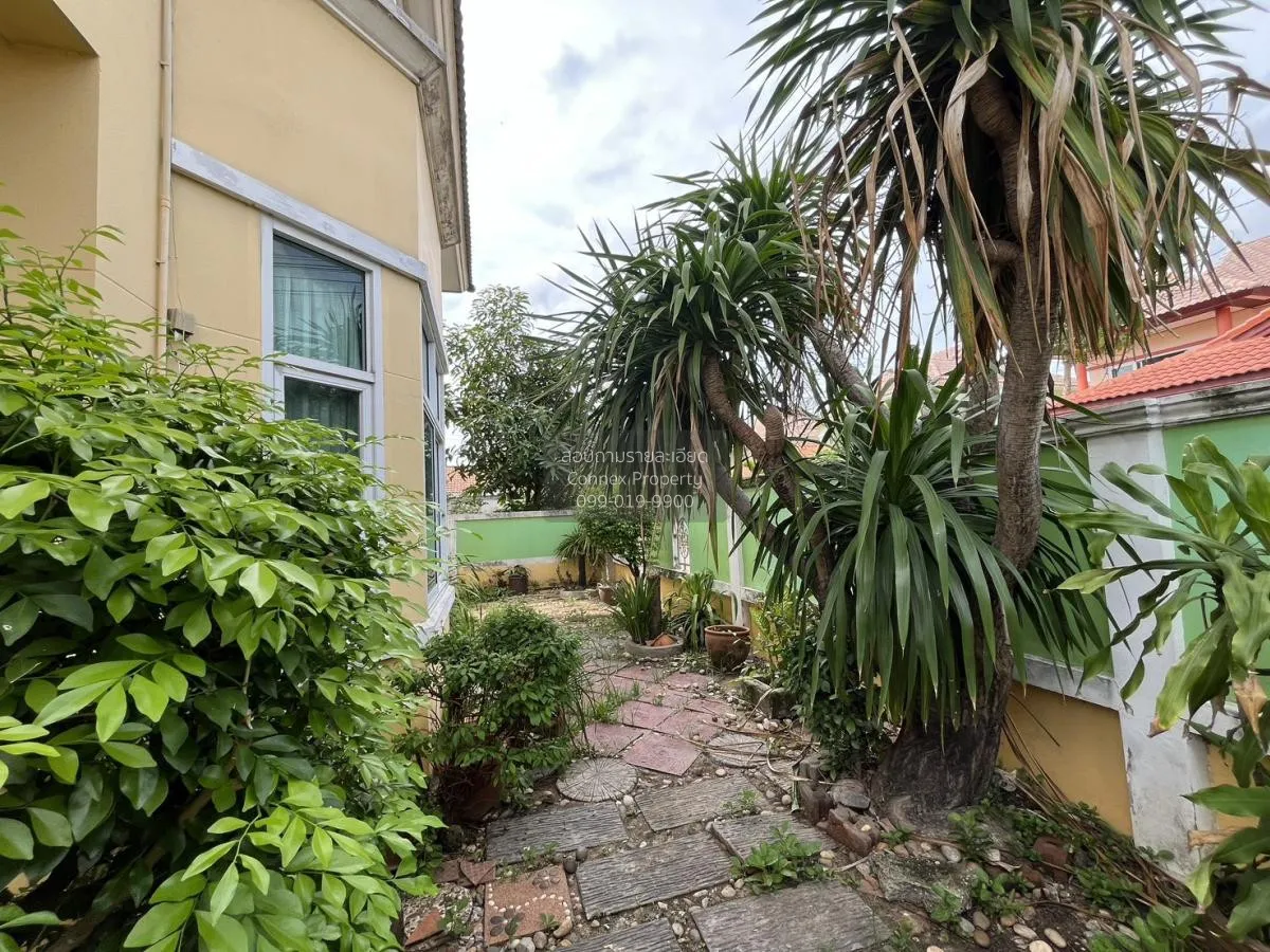 For Sale House , Bhudhani Village , corner unit , Bang Krathuek ,